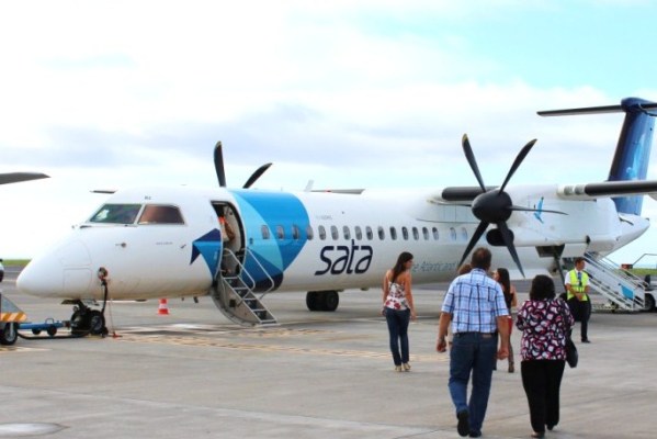 foto avión SATA con helicies para Terceira
